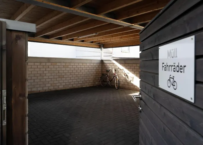 Im Sonnengarten Pinguin